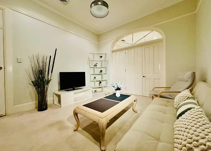 House 3 Bedrooms 2 Baths 2 Parkings In Mosman Sydney